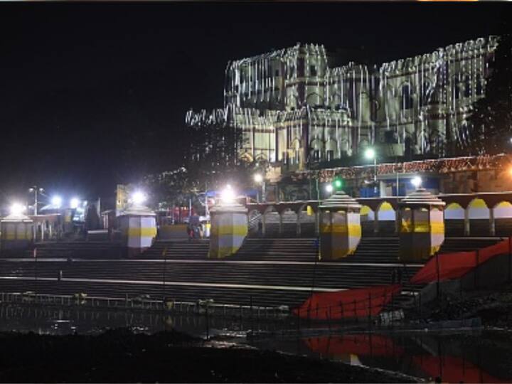 Darbhanga attracts millions of people to its Ghats and lakes on Chhath. Digghi Lake, Gangasagar Lake, and Harahi Lake all have a large number of devotees praying in their waters. (Image Source: Getty)