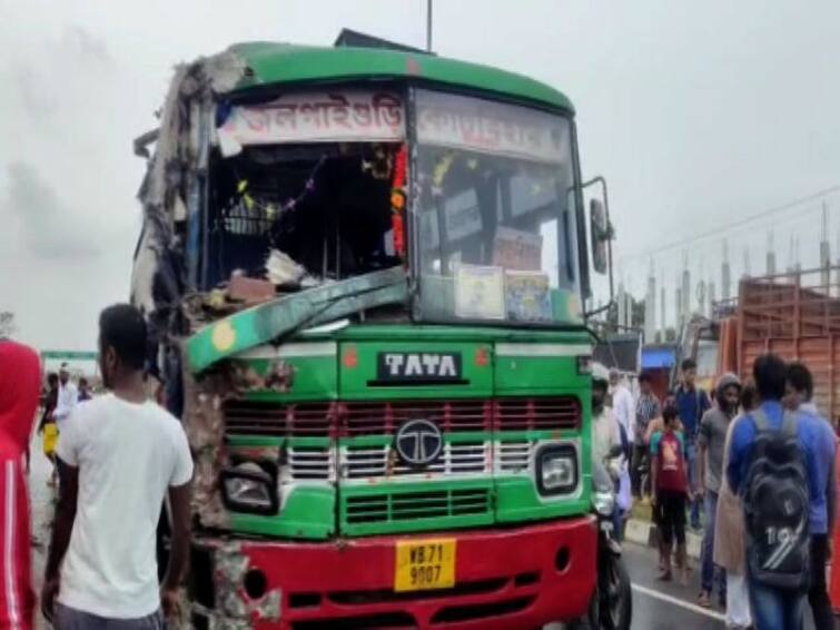 Jalpaiguri Dhupguri Bus collides with truck 8 injured Road Accident: ধূপগুড়িতে মুখোমুখি সংঘর্ষ বাস ও লরির, আহত ৮