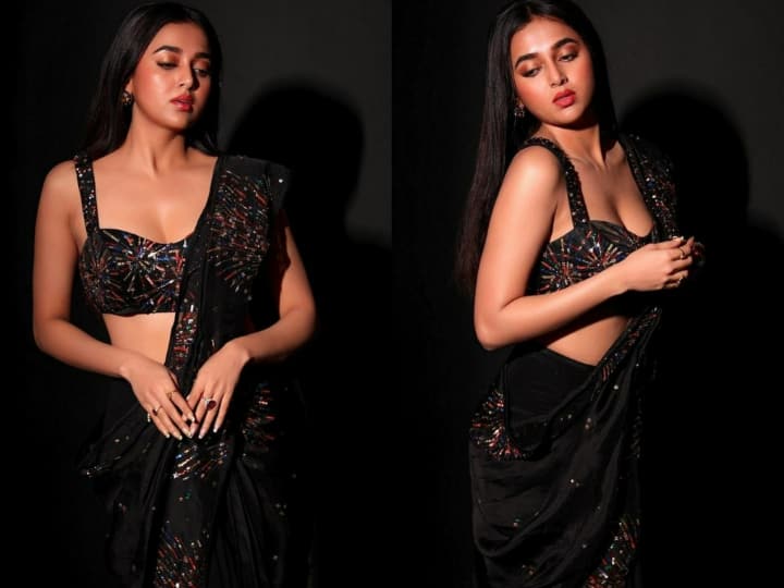 Tejasswi Prakash Saree Look: अक्सर अपने ग्लैमरस अंदाज से फैंस का दिल चुराने वाली तेजस्वी प्रकाश हाल ही में साड़ी में कहर ढहाती नजर आई हैं. देखिए उनकी दिलकश तस्वीरें......