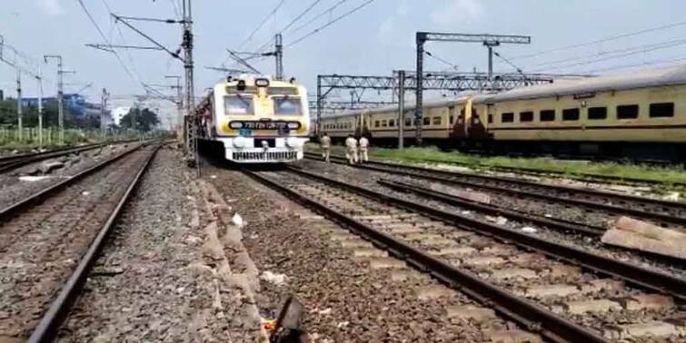 Howrah News: Bomb Hoax near Tikiapara carshed in Howrah, disrupted train movement Howrah News: হাওড়ার টিকিয়াপাড়া কারশেডের কাছে বোমাতঙ্ক, ব্যাহত ট্রেন চলাচল