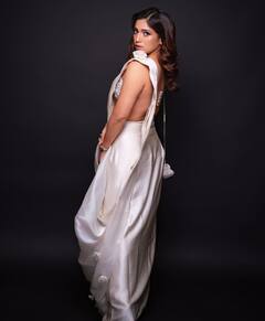 Bhumi Pednekar Pics: भूमि पेडनेकर की इस ड्रेस को देख घूम जाएगा सिर, यूजर्स बोले- कहां से लाती हो ऐसे कपड़े!