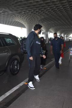 Aishwarya Rai Bachchan: ਐਸ਼ਵਰਿਆ ਰਾਏ ਧੀ ਆਰਾਧਿਆ ਤੇ ਪਤੀ ਅਭਿਸ਼ੇਕ ਨਾਲ ਏਅਰਪੋਰਟ ਤੇ ਆਈ ਨਜ਼ਰ, ਦੇਖੋ ਖੂਬਸੂਰਤ ਤਸਵੀਰਾਂ