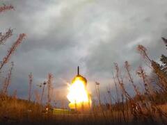 Russia Ukraine War: यूक्रेन के 'डर्टी बम' को जवाब देने की तैयारी! जल, थल और आकाश में रूस का एक्सरसाइज, देखें तस्वीरें