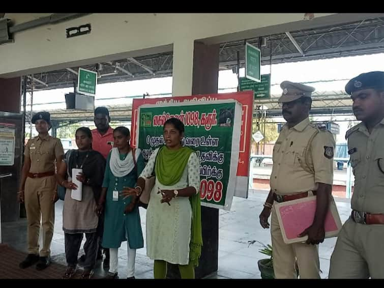 Public awareness program on prevention of violence against children at Karur railway station TNN குழந்தைகளுக்காக 24 மணி நேரமும் செயல்படும் சைல்டுலைன் 1098