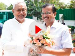 अरविंद केजरीवाल का सुझाव, नीतीश कुमार का ठहाका, कहा- कुछ लोग तो क्या क्या कहते रहता है