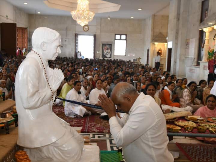 सीएम पटेल ने गुजरात के सभी लोगों को गुजराती नव वर्ष की शुभकामनाएं भी दी.