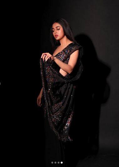 ਪ੍ਰਸ਼ੰਸਕ ਲਗਾਤਾਰ ਤੇਜਸਵੀ ਦੀ ਤਾਰੀਫ ਕਰ ਰਹੇ ਹਨ।