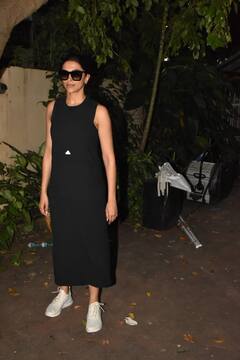 ब्लैक ड्रेस के साथ व्हाइट स्नीकर्स में Deepika Padukone लगीं बेहद अट्रैक्टिव, फैंस ने की जमकर तारीफ