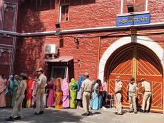 राजस्थान: बहनों ने दो साल बाद भाई के माथे पर लगाया तिलक, जेल में बंद अपने भाइयों के साथ मनाया भाई दूज