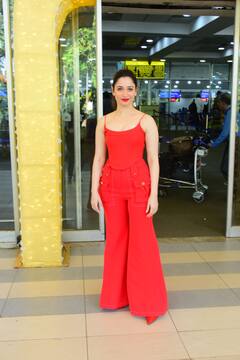 Tamannaah Pics: ऑल रेड लुक में एयरपोर्ट पर स्पॉट हुईं तमन्ना भाटिया, ग्लैमर देख फटी रह जाएंगी आंखें, देखें फोटोज