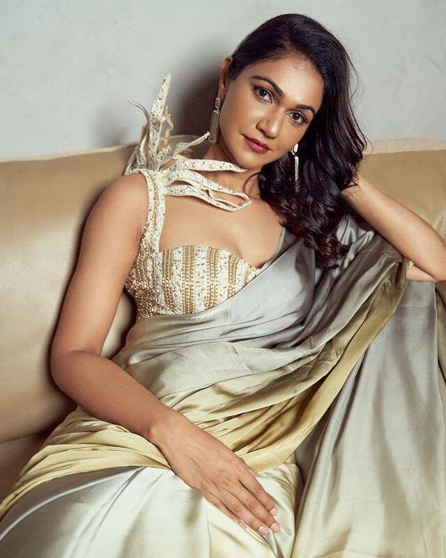 తాజాగా ఈ బ్యూటీ ఒక చీర కట్టుకుంది. (Photo Courtesy: Snehareddy Instagram)