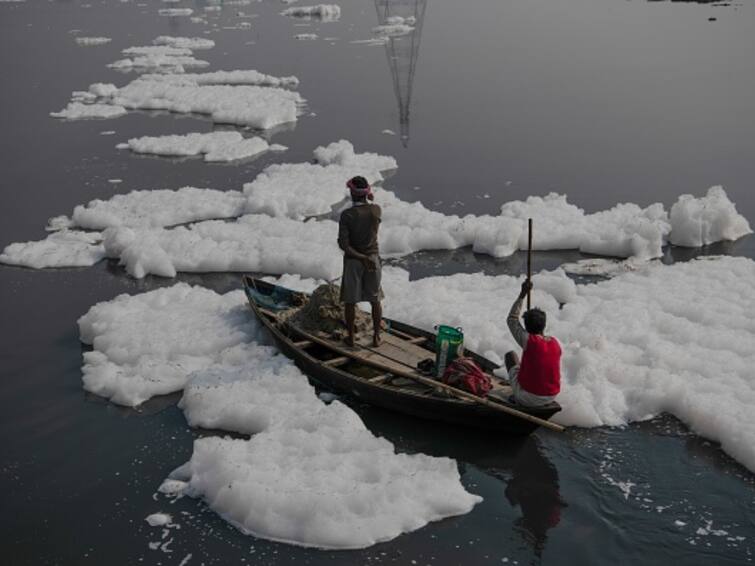 Toxic Foam Coats Yamuna frothing video Chhath Puja Toxic Foam Coats Yamuna Ahead Of Chhath Puja, Again -- Watch