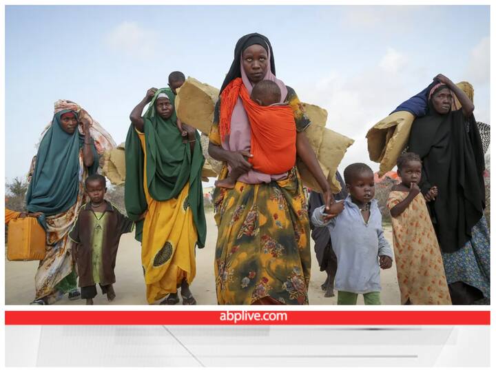 सोमालिया (SOMALIA): सोमालिया की आबादी लगभग 1 करोड़ 15 लाख है. सोमालिया के पास 20 हज़ार लोगों की एक आर्मी है. इस देश का क्षेत्रफल 6 लाख किलोमीटर है. सोमालिया के पास अपना कोई अटैक हेलिकॉप्टर नहीं है.