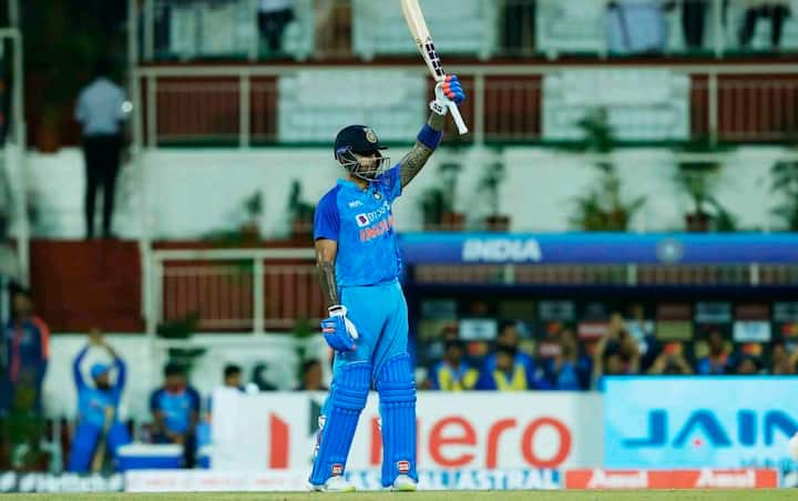 Suryakumar Yadav becomes the FIRST player to register 5 T20I fifty-plus scores at 200+ strike-rate in the same year T20 World Cup 2022: नीदरलैंड के खिलाफ अर्धशतक लगाते ही सूर्यकुमार यादव ने हासिल की बड़ी उपलब्धि, ऐसा करने वाले बने पहले बल्लेबाज