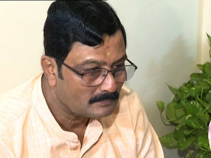 মুরলীধর সেন লেনে রাজ্য বিজেপির দফতরে রাহুল সিন্হাকে ভাইফোঁটা দিলেন মহিলা কর্মীরা।