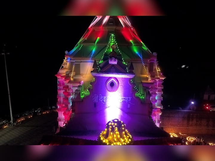 श्री देव कुणकेश्वर देवस्थान ट्रस्ट आणि ग्रामस्थांच्या संयुक्त विद्यमाने देवगड तालुक्यातील प्राचीन कुणकेश्वर मंदिरात दीपोत्सव आयोजित केला होता. (PHOTO : साईनाथ मठकर)