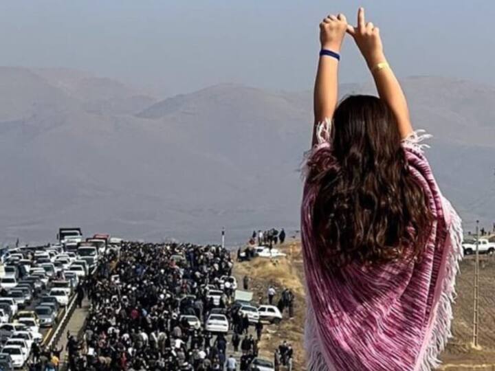 Iran Protest Security Forces Open Fire As Thousands Gather To Mourn Mahsa Amini At Her Grave Report Iran Protests: హిజాబ్‌కు వ్యతిరేకంగా ఏకమైన వేలాది మంది, కాల్పులు జరిపిన భద్రతా బలగాలు