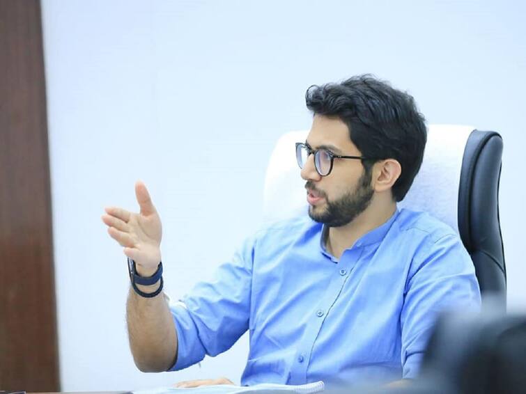 Aaditya Thackeray criticizes on Chief Minister Eknath Shinde Aaditya Thackeray : राज्यात मुख्यमंत्री कोण हे देवालाच माहीत, आदित्य ठाकरेंचा एकनाथ शिंदेंना टोला 