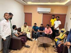 राजस्थान: प्रदर्शनकारी युवाओं से मिले ऊर्जा मंत्री, CM से भेंट कराने का किया वादा