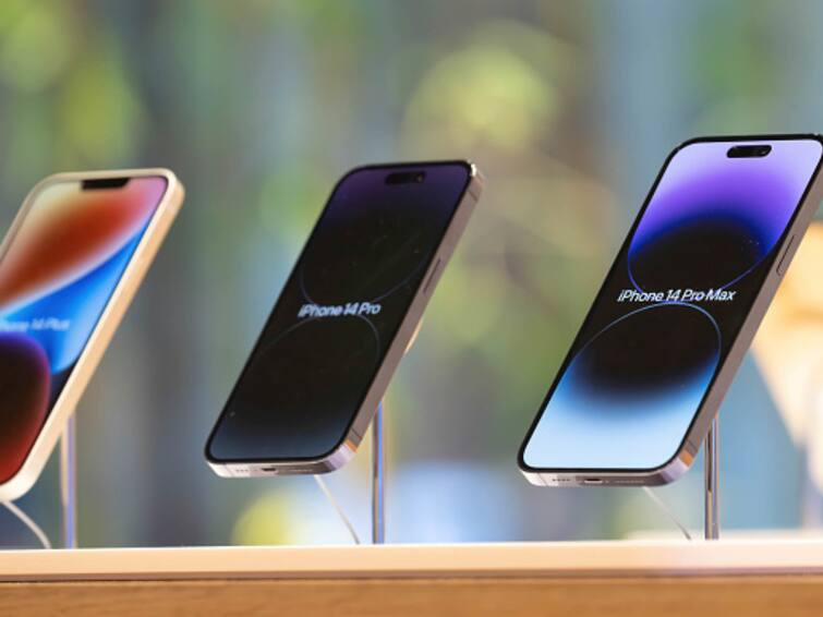 iPhone 14 Pro out of stock supply shortage India Rajeev Chandrasekhar Apple huge demand MoS IT iPhone 14 Pro Out Of Stock Due To Huge Demand, MoS IT Speaks To Apple On Supply Shortage In India