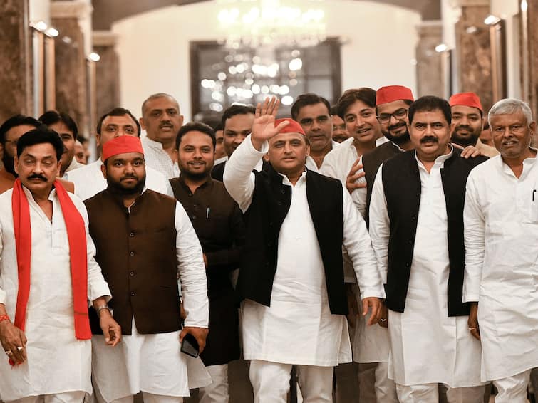 EC Akhilesh Yadav Submit Proof Allegations Of Deleting Yadav Muslim Voters Names election body Election Commission EC Asks Akhilesh Yadav To Submit Proof By Nov 10 On Allegations Of Deleting Yadav, Muslim Voters' Names