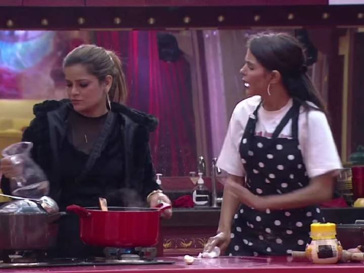 Bigg Boss 16 Archana Gautam have fight with Priyanka Chahar Choudhary Bigg Boss 16: अर्चना गौतम और प्रियंका चाहर की हुई भयंकर लड़ाई, क्या गहरी दोस्ती का हो जाएगा The End?