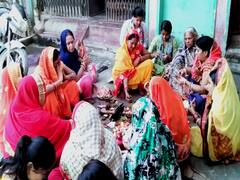 Bhai Dooj 2022 Images: बेतिया, सीवान समेत प्रदेश भर में धूम धाम से मनाया जा रहा भाई दूज, यहां देखें तस्वीरें