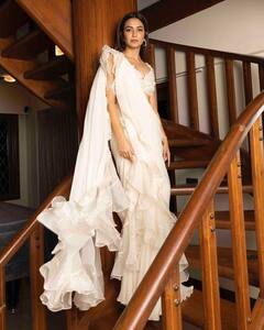 Photo : काय तो नखरा अन् काय त्या अदा.. कृती खरबंदाच्या साडी लूकवर नेटकरी फिदा!