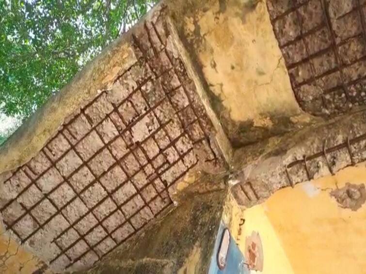 thiruvaru near school buildind damage student admit TNN திருவாரூரில் அரசு பள்ளி மேற்கூரை சிமெண்ட் காரை இடிந்து விழுந்து மாணவர் படுகாயம்