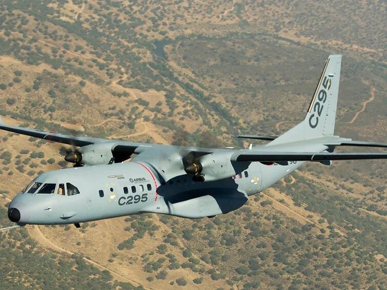 India's First Military Aircraft To Be Built By Private Firm: 10 Facts The Airbus C295 : தனியார் நிறுவனம் தயாரிக்கும் சி-295 ரக விமானம்; தெரிந்துகொள்ள வேண்டியவை இதுதான்..