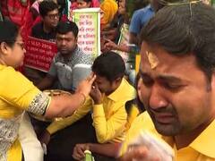 ৫৯২ দিনে পড়ল ধর্না, পথেই ভাইফোঁটা, চোখ ভিজল চাকরিপ্রার্থীদের