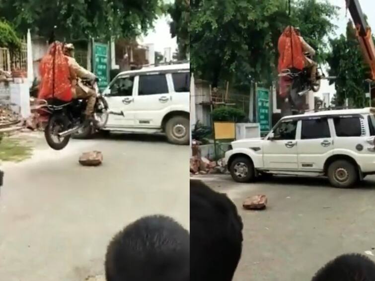 Couple performs bike stunt for pre-wedding shoot video goes viral Watch Video: பைக்கில் பறந்து ஸ்டண்ட் செய்தபடி ஃபோட்டோஷூட்; இணையத்தை பதறவைத்த ஜோடி!