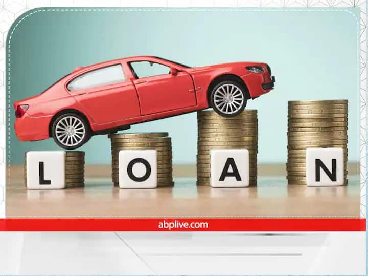 Car Loan: पिछले दो सालों में कोरोना के कारण ऑटो इंडस्ट्री पर बहुत बुरा असर पड़ा है. ऐसे में इस साल बैंकों ने मौके का फायदा उठाते हुए ग्राहकों को अपनी तरफ आकर्षित करने के लिए कई तरह की स्कीम लॉन्च की.