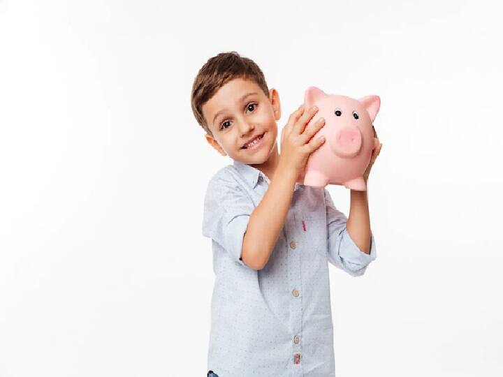 कई बार यह खाता खुलवाने के बाद पेरेंट्स खाते को बंद करवाना चाहते हैं. 15 साल से पहले बच्चों के पीपीएफ खाते को बंद करवाया जा सकता है, लेकिन इसके लिए कुछ खास परिस्थिति निर्धारित की गई है. आइए जानते हैं इस बारे में.