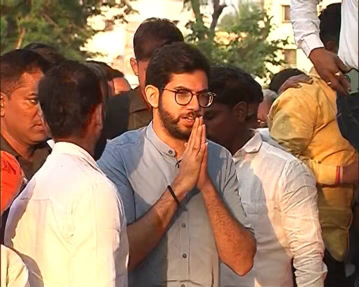 नाशिक आणि पुणे जिल्ह्याच्या शेतकऱ्यांची त्यांनी भेट घेतली.