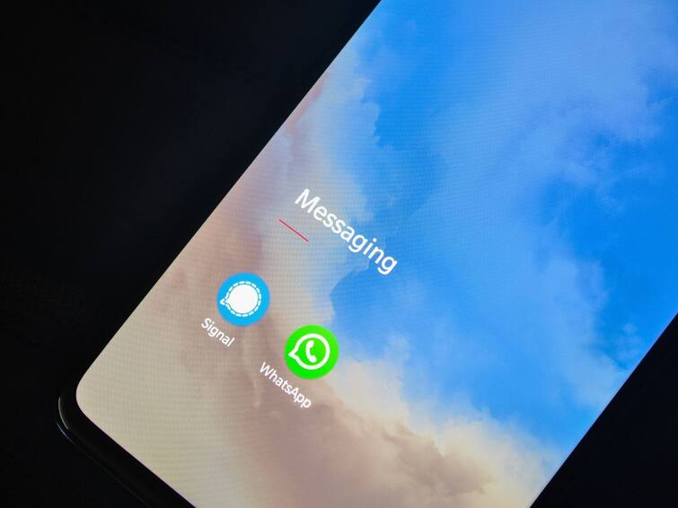 WhatsApp beta users can now caption images, videos, gifs, and documents that they forward know in details Whatsapp Features: হোয়াটসঅ্যাপে নতুন ফিচার, ছবি-ভিডিও-জিফ ফাইল বা ডকুমেন্টে লেখা যাবে ক্যাপশন