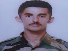 कश्मीर में आतंकियों से मुठभेड़ में घायल सेना के जवान कुलभूषण मानता ने तोड़ा दम, कल होगा शहीद का अंतिम संस्कार