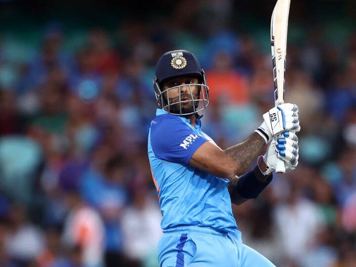 25 चेंडूत नाबाद 62 धावा ठोकणाऱ्या मुंबईकर सूर्यकुमार यादवला सामनावीर म्हणून सन्मानित केलं.