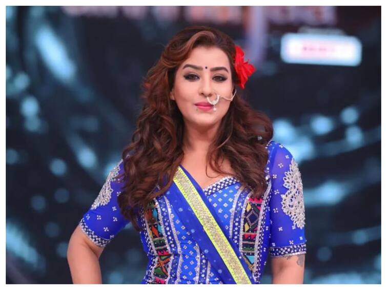 Shilpa Shinde Lashes Out At Jhalak Dikhhla Jaa Judges: 'Karan Johar Doesn’t Know How To Dance, Nora Fatehi Should Learn Hindi' Shilpa Shinde Lashes Out At Jhalak Dikhhla Jaa Judges: 'Karan Johar Doesn’t Know How To Dance, Nora Fatehi Should Learn Hindi'