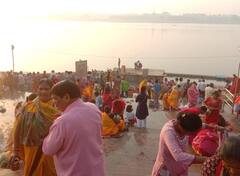 प्रयागराज में दिखी भाई दूज के त्योहार की धूम, बहनों ने भाइयों की उतारी आरती, ऐसे की लंबी उम्र की कामना