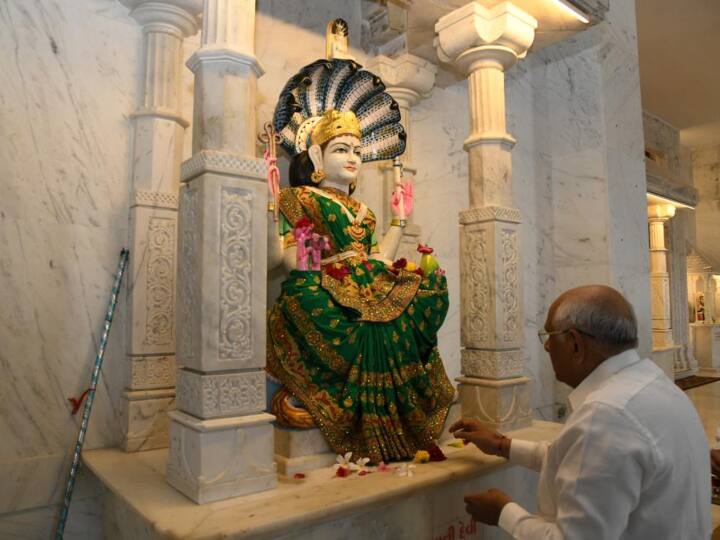 बता दें, दीपावली के अगले दिन गुजराती समुदाय के लोग गुजराती नव वर्ष को बड़े ही धूमधाम से मनाते हैं.