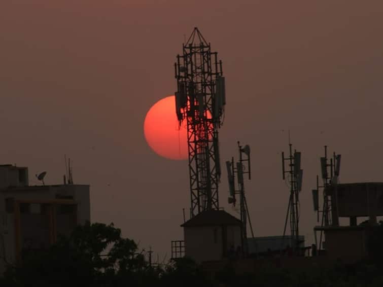 Digital India Maharashtra govt decision Free space for towers in rural areas CM Eknath shinde latest marathi news Digital India: डिजिटल इंडियाला वेग देण्यासाठी ग्रामीण भागात टॉवरसाठी मोफत जागा 
