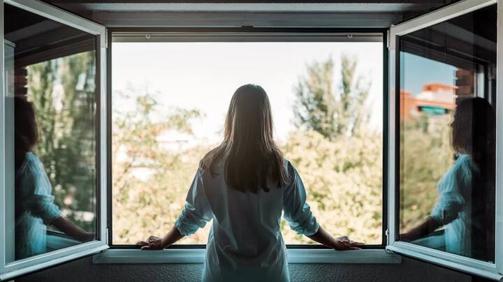 ਲੈਵੇਂਡਰ ਆਇਲ ਅਤੇ ਲੈਮਨ ਗ੍ਰਾਸ ਆਇਲ ਦੋਵੇਂ ਹੀ ਘਰ ਦੀ ਹਵਾ ਨੂੰ ਸਾਫ਼ ਰੱਖਣ ਦੇ ਨਾਲ-ਨਾਲ ਫੇਫੜਿਆਂ ਨੂੰ ਸਾਫ਼ ਰੱਖਣ ਵਿੱਚ ਵੀ ਮਦਦ ਕਰਦੇ ਹਨ। ਕਿਉਂਕਿ ਇਹ ਆਕਸੀਜਨ ਦੇ ਪ੍ਰਵਾਹ ਨੂੰ ਬਣਾਈ ਰੱਖਣ ਵਿੱਚ ਬਹੁਤ ਪ੍ਰਭਾਵਸ਼ਾਲੀ ਹੁੰਦੇ ਹਨ।