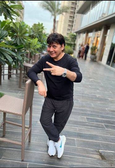 ਸੁਦੇਸ਼ ਲਹਿਰੀ ਨੂੰ ਸਾਲ 2015 ਵਿੱਚ ਐਲਬਮ 'ਲਹਿਰੀ ਸਾਬ' ਲਈ ਸਰਵੋਤਮ ਪੰਜਾਬੀ ਸੰਗੀਤ ਕਾਮੇਡੀ ਐਲਬਮ ਦਾ ਐਵਾਰਡ ਮਿਲਿਆ। ਉਨ੍ਹਾਂ ਨੂੰ ਇਹ ਐਵਾਰਡ ਕਾਮੇਡੀਅਨ ਭਾਰਤੀ ਸਿੰਘ ਨਾਲ ਮਿਲਿਆ।