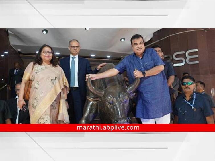 Shri Nitin Gadkari rings the bell at Bombay Stock Exchange  in Mumbai marking the listing of NHAI InvIT Non Convertible Debentures हायवेच्या निर्मितीमध्येही तुम्ही करु शकता गुंतवणूक, नितीन गडकरींची घोषणा 