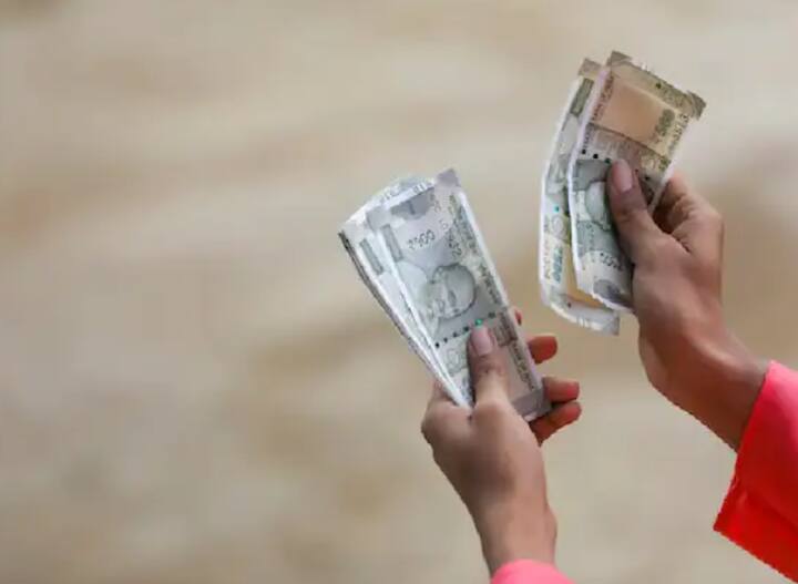 PPF Account Closing Rules: ਪਬਲਿਕ ਪ੍ਰੋਵੀਡੈਂਟ ਫੰਡ ਸਕੀਮ ਇੱਕ ਬਹੁਤ ਮਸ਼ਹੂਰ ਬਚਤ ਸਕੀਮ ਹੈ ਜਿਸ ਵਿੱਚ ਨਿਵੇਸ਼ ਕਰਕੇ ਤੁਸੀਂ ਮਜ਼ਬੂਤ ਰਿਟਰਨ ਪ੍ਰਾਪਤ ਕਰ ਸਕਦੇ ਹੋ। PPF ਸਕੀਮ ਹੋਰ ਸਕੀਮਾਂ ਦੇ ਮੁਕਾਬਲੇ ਬਹੁਤ ਮਜ਼ਬੂਤ ਰਿਟਰਨ ਦਿੰਦੀ ਹੈ। ਇਸ ਸਕੀਮ ਦੀ ਖਾਸ ਗੱਲ ਇਹ ਹੈ ਕਿ ਇਸ ਸਕੀਮ ਤਹਿਤ ਬਜ਼ੁਰਗਾਂ ਤੋਂ ਲੈ ਕੇ ਬੱਚਿਆਂ ਤੱਕ ਖਾਤਾ ਖੋਲ੍ਹਿਆ ਜਾ ਸਕਦਾ ਹੈ।