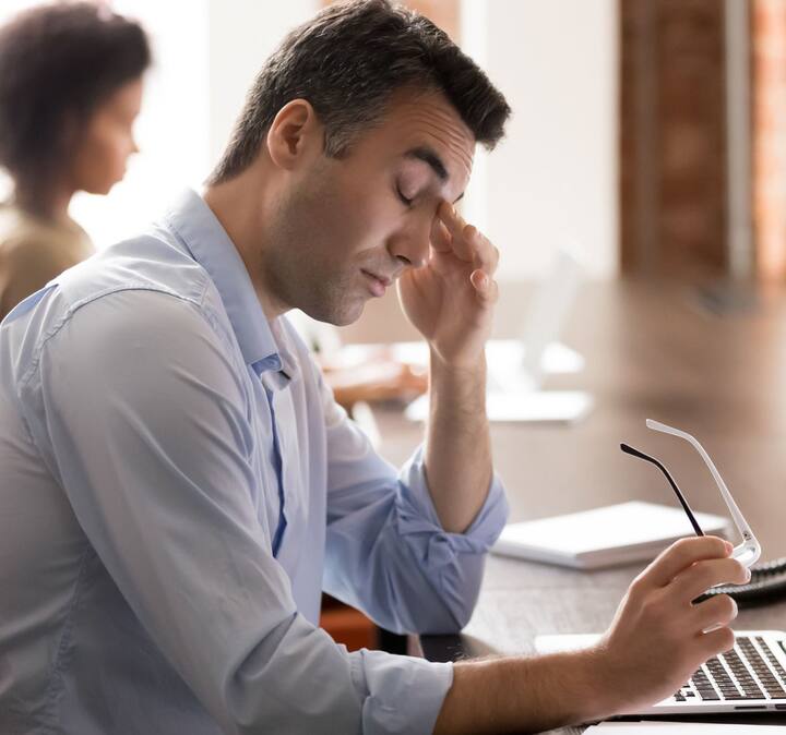 ਬ੍ਰੇਨ ਫੋਗ ਸਰੀਰ ਨੂੰ ਕਈ ਤਰੀਕਿਆਂ ਨਾਲ ਪ੍ਰਭਾਵਿਤ ਕਰਦੀ ਹੈ। ਇਸ ਦੇ ਮਰੀਜ਼ ਆਮ ਲੋਕਾਂ ਨਾਲੋਂ ਘੱਟ ਸਰਗਰਮ ਹਨ। ਗੱਲ ਕਰਨ ਵਿੱਚ ਅਸਮਰੱਥ ਹੋ ਜਾਂਦਾ ਹੈ ਜਾਂ ਕਿਸੇ ਕੰਮ ਵਿੱਚ ਧਿਆਨ ਨਹੀਂ ਦਿੰਦਾ। ਬ੍ਰੇਨ ਫੋਗ ਨੂੰ ਮਾਨਸਿਕ ਫੋਗ ਵੀ ਕਿਹਾ ਜਾਂਦਾ ਹੈ।