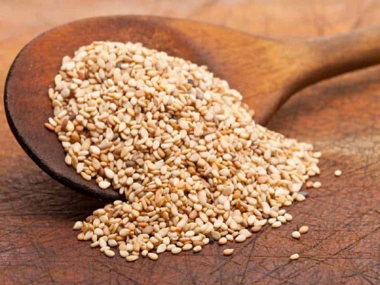 Breastfeeding tips for new mothers: 5 food items to boost your lactation Breastfeeding Mothers : எள்,  சுறாப்புட்டு முதல் பப்பாளி வரை.. தாய்ப்பால் புகட்டும் தாய்மாருக்கு கொடுக்கவேண்டிய ஆரோக்கியமான உணவு வகைகள் என்ன?