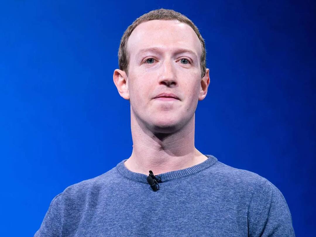 యాపిల్ మెసెంజర్ కంటే వాట్సాపే సేఫ్ - ఫైర్ అయిన మార్క్ జుకర్బర్గ్! Mark Zuckerberg Fires on Apple iMessage Say Whatsapp is Safe Private Secure యాపిల్ మెసెంజర్ కంటే వాట్సాపే సేఫ్ - ఫైర్ అయిన మార్క్ జుకర్బర్గ్!