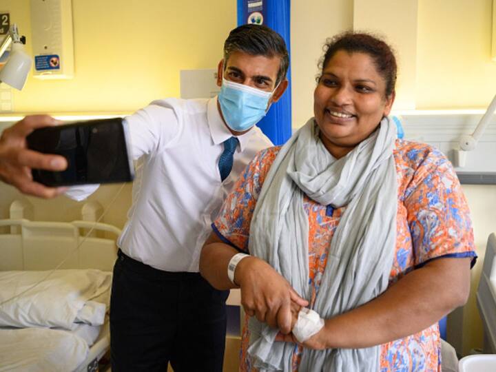 Sunak also met 46-year-old Sreeja Gopalan. 'I am proud of you,' she said and took a selfie with the Prime Minister. (Source: Getty)